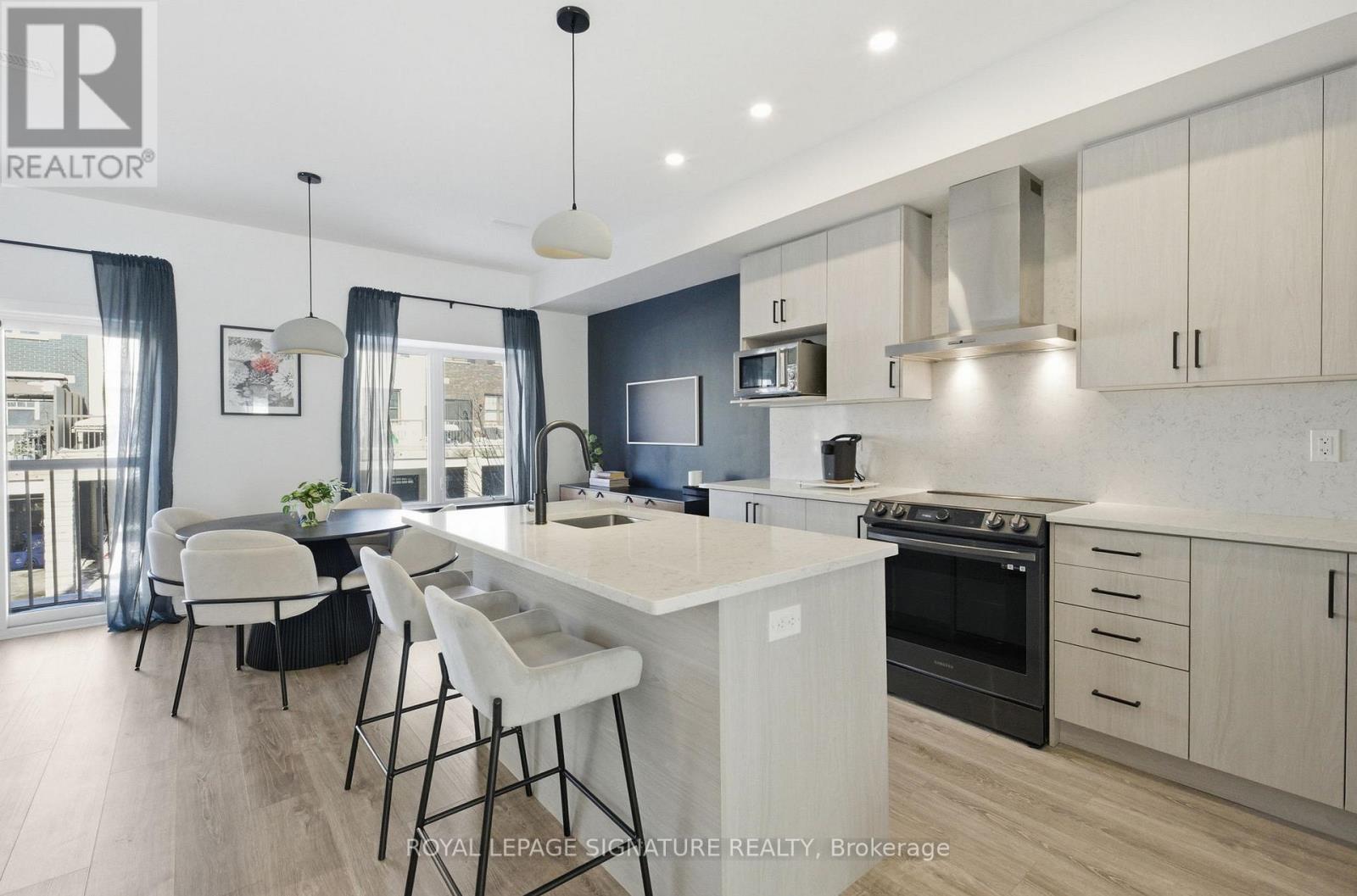 82 Covington Crescent, Whitchurch-Stouffville (Stouffville), Ontario  L4A 4W8 - Photo 6 - N12751436