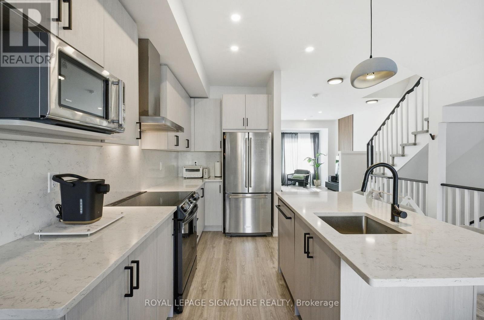 82 Covington Crescent, Whitchurch-Stouffville (Stouffville), Ontario  L4A 4W8 - Photo 7 - N12751436