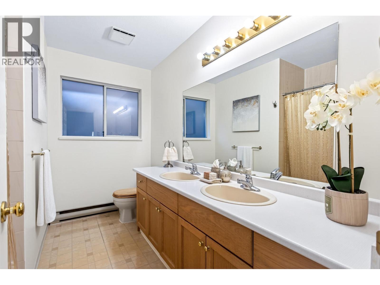 1365 Honeysuckle Lane, Coquitlam, British Columbia  V3E 2P1 - Photo 28 - R3085390