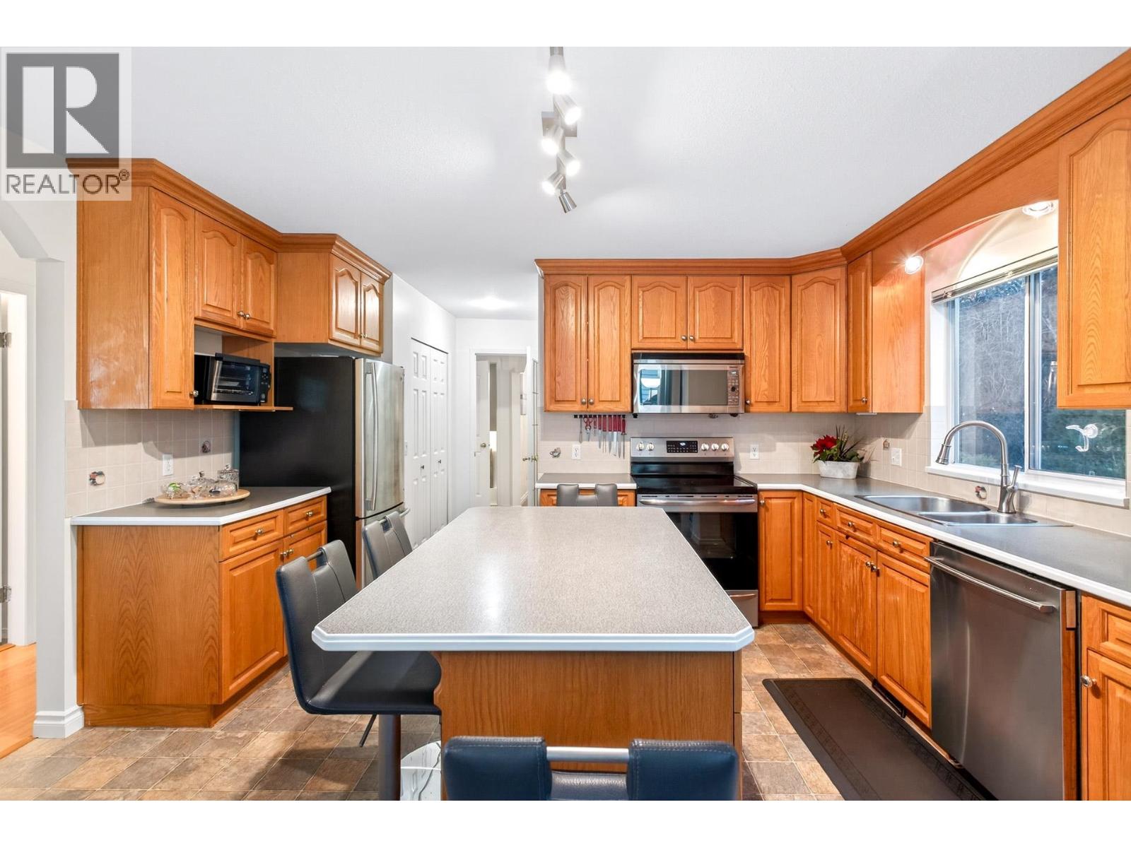 1365 Honeysuckle Lane, Coquitlam, British Columbia  V3E 2P1 - Photo 20 - R3085390