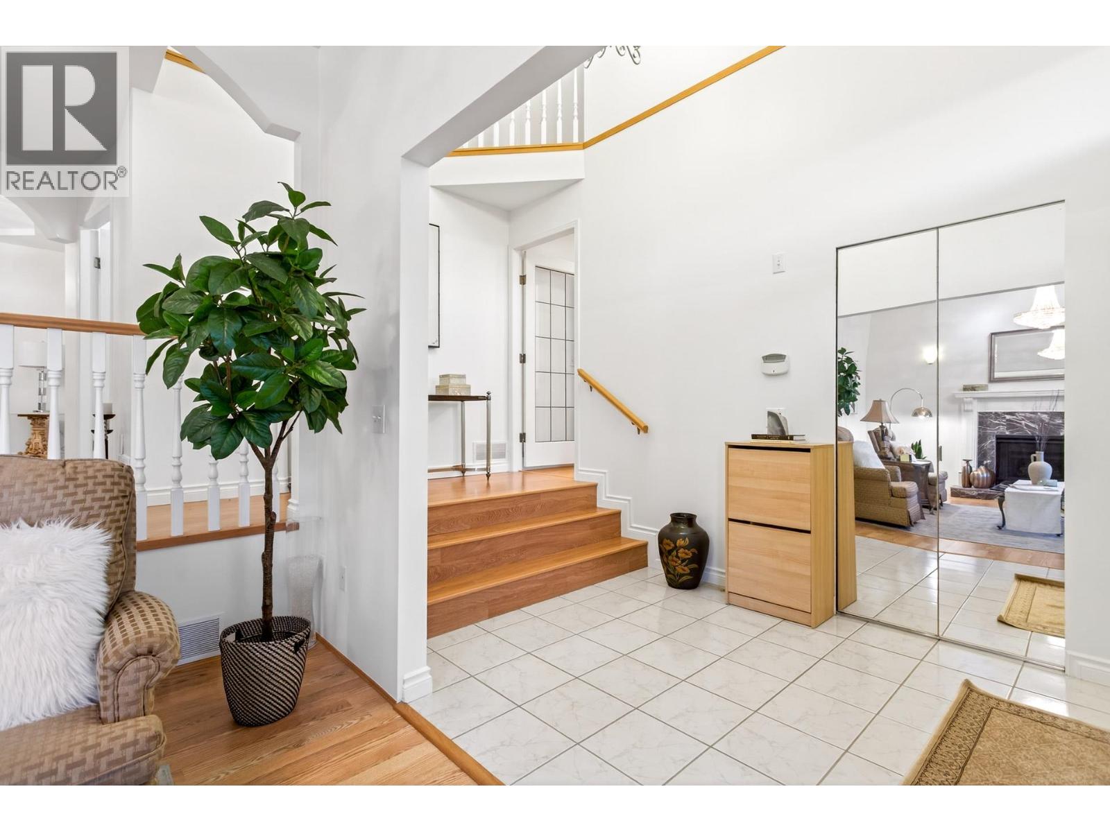 1365 Honeysuckle Lane, Coquitlam, British Columbia  V3E 2P1 - Photo 7 - R3085390