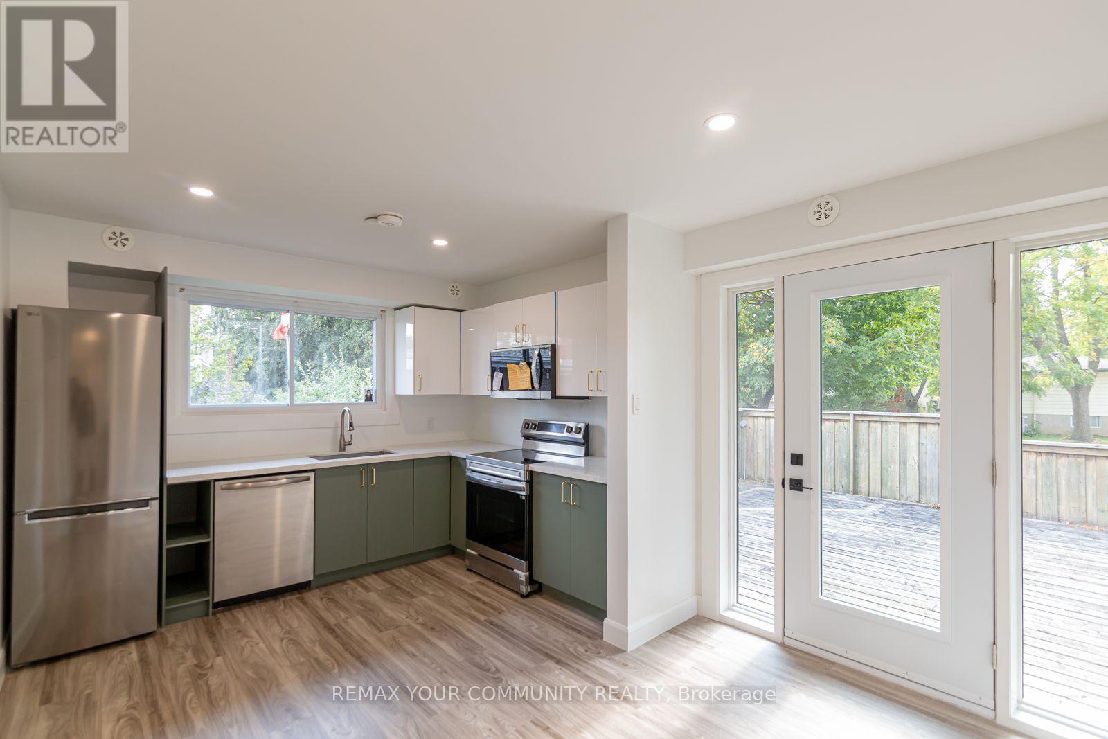 4 - 69 Blythwood Road N, Waterloo, Ontario  N2L 3Z9 - Photo 2 - X12751448