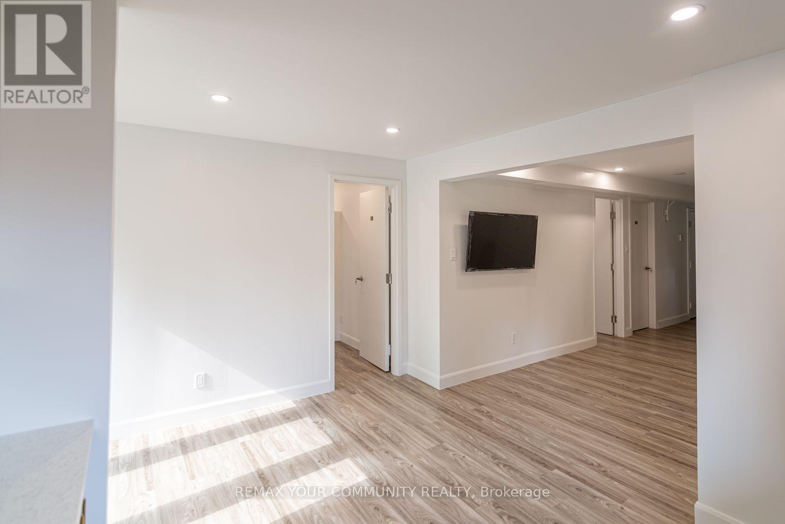 4 - 69 Blythwood Road N, Waterloo, Ontario  N2L 3Z9 - Photo 4 - X12751448