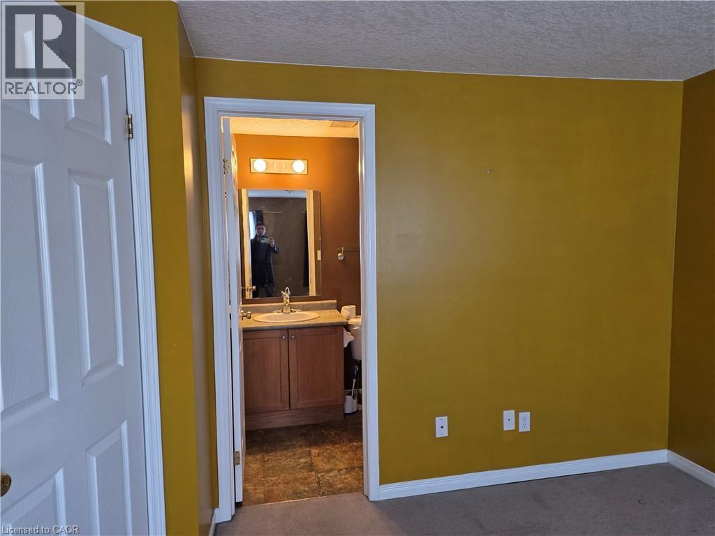 220 Snowdrop Crescent, Kitchener, Ontario  N2E 4C2 - Photo 12 - 40802333