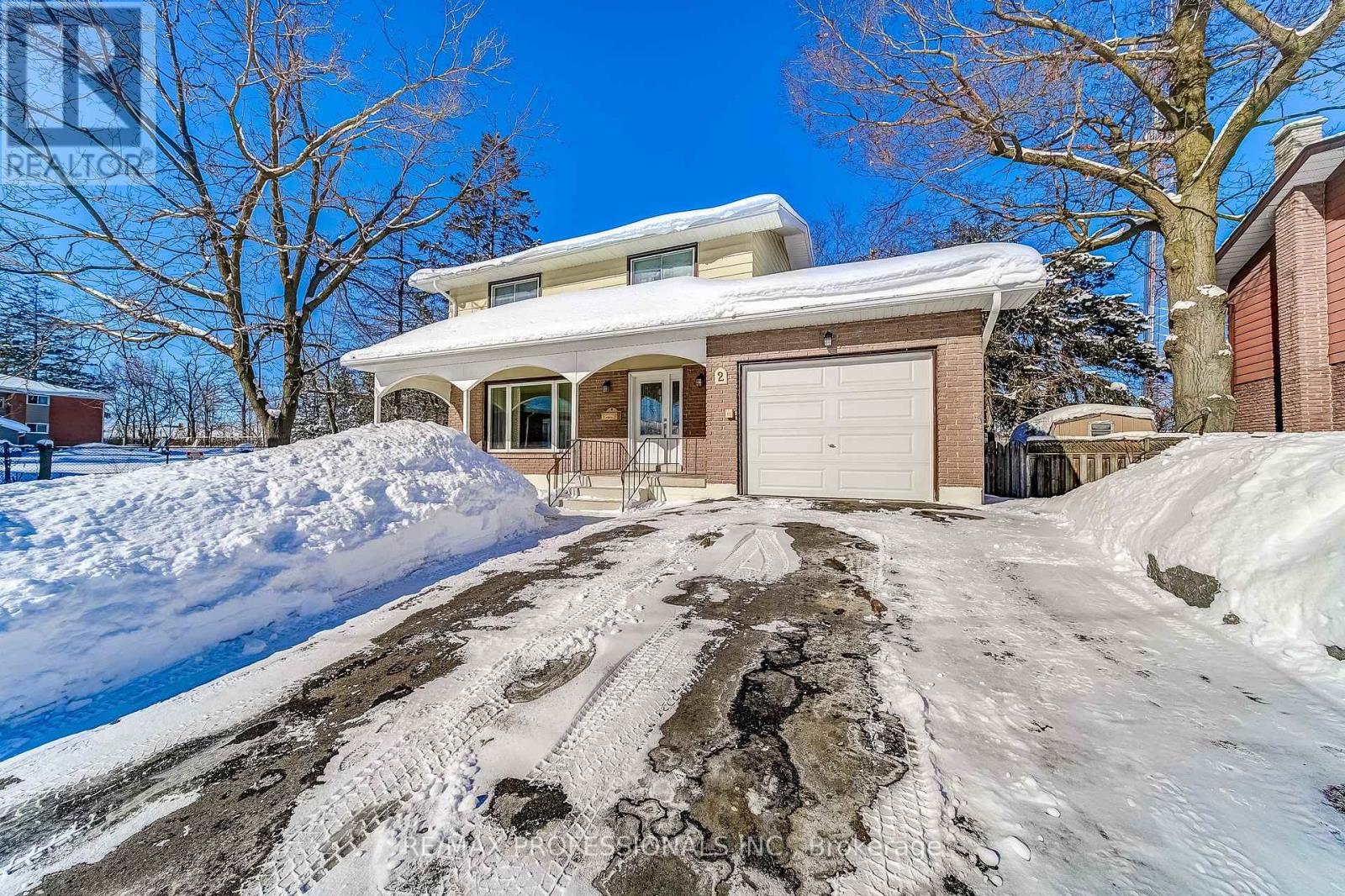 2 Agnes Street, Barrie, Ontario  L4M 2S2 - Photo 2 - S12747296