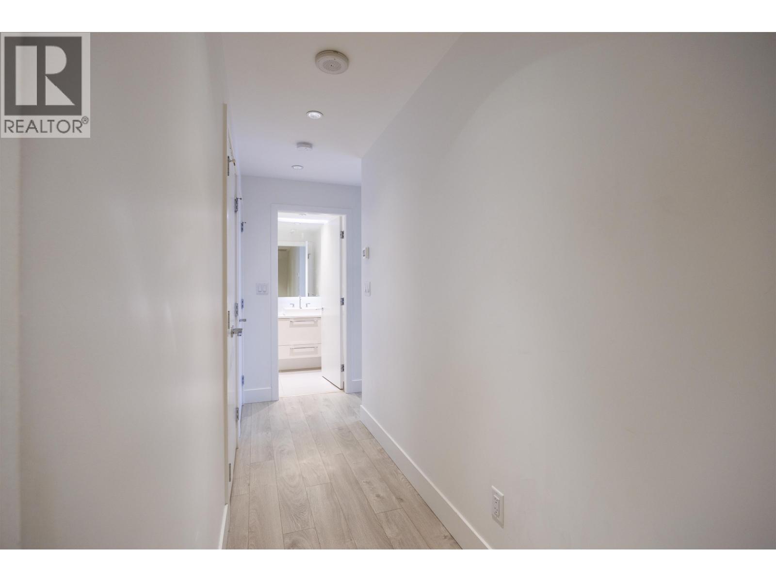 902 7303 Noble Lane, Burnaby, British Columbia  V3N 0H2 - Photo 2 - R3085644