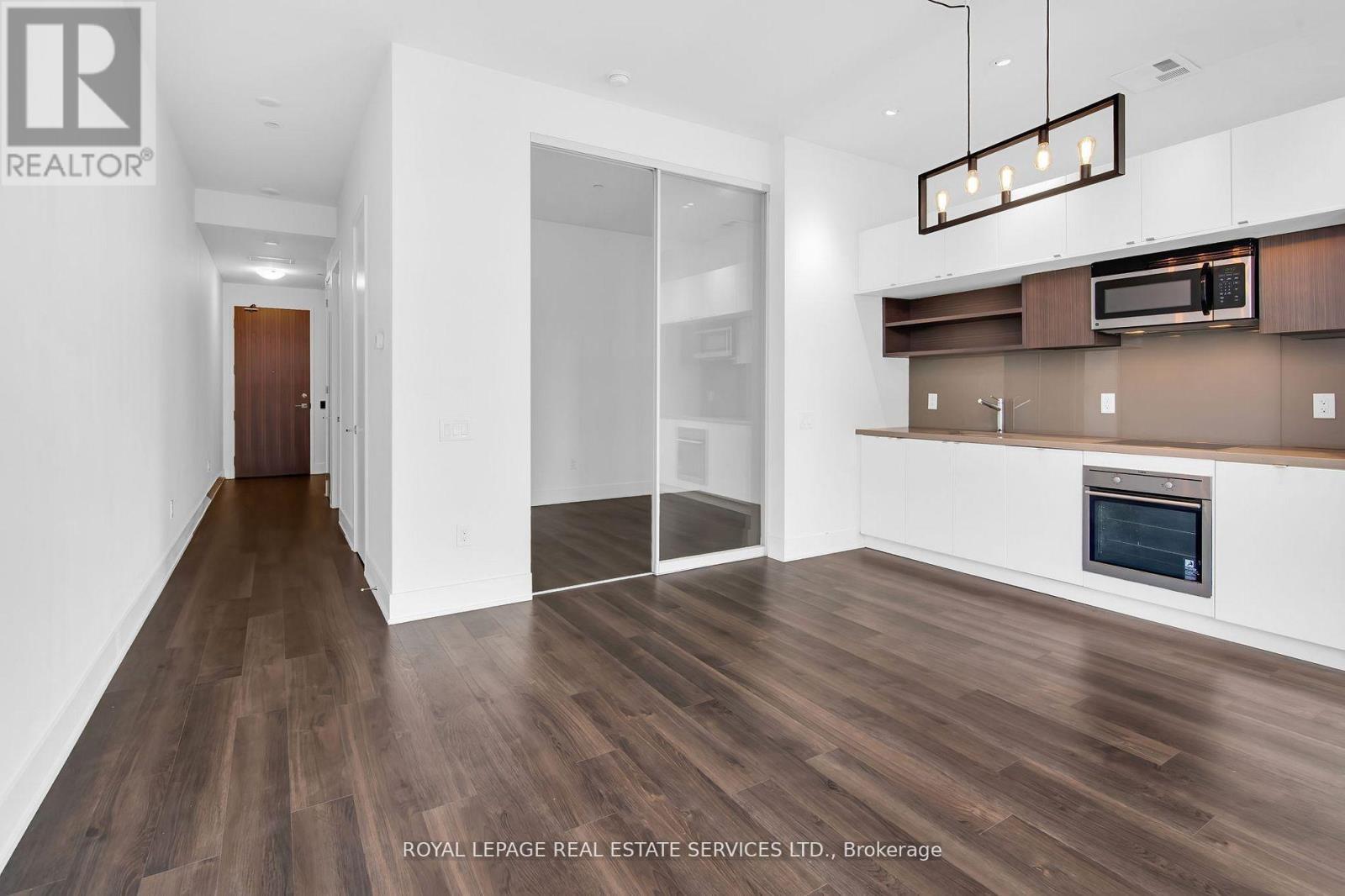 402 - 111 St Clair Avenue W, Toronto, Ontario  M4V 1N5 - Photo 2 - C12751468