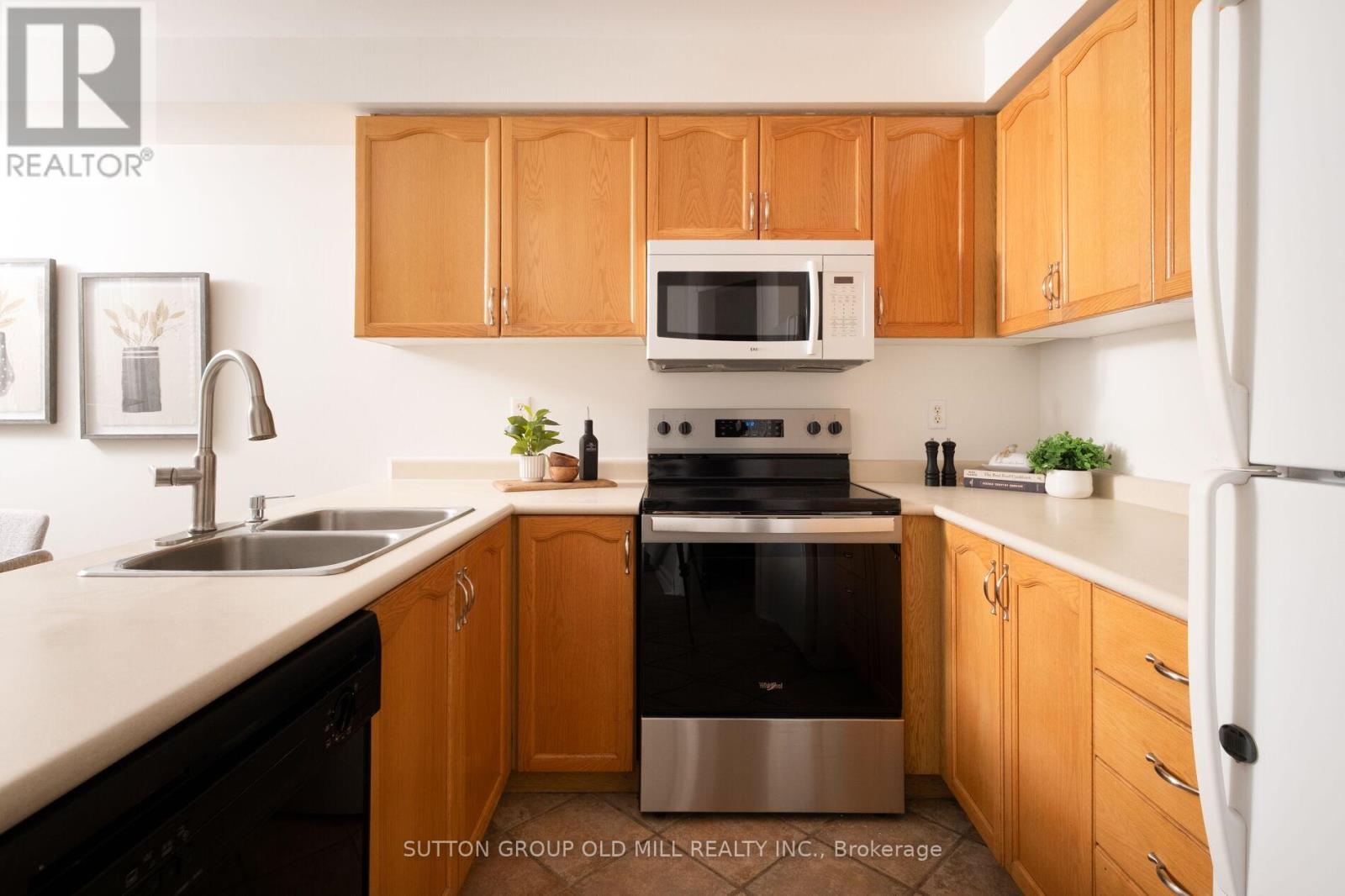 66 Zachary Pl, Whitby, Ontario  L1M 1E1 - Photo 8 - E12751482