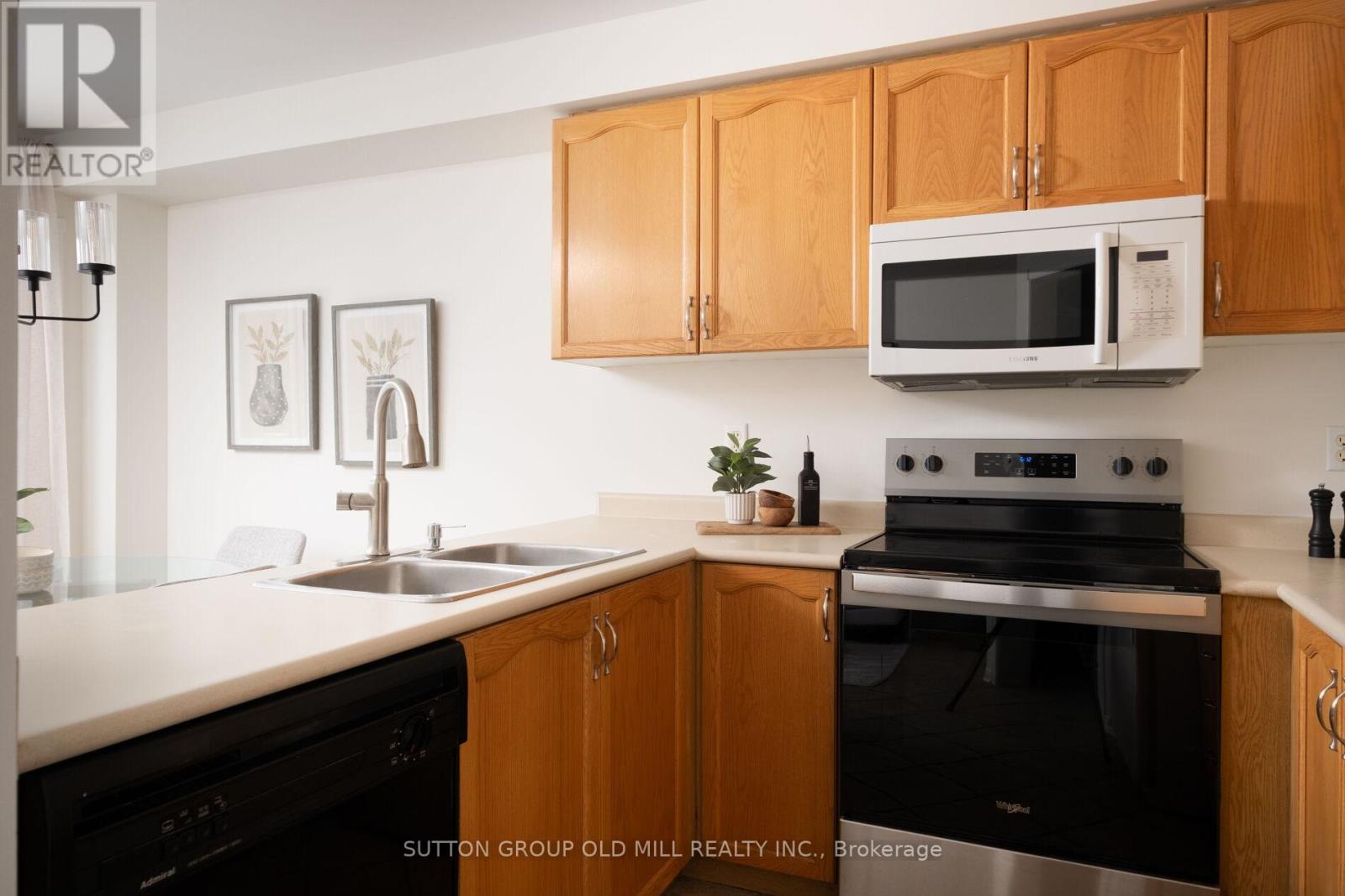 66 Zachary Pl, Whitby, Ontario  L1M 1E1 - Photo 9 - E12751482