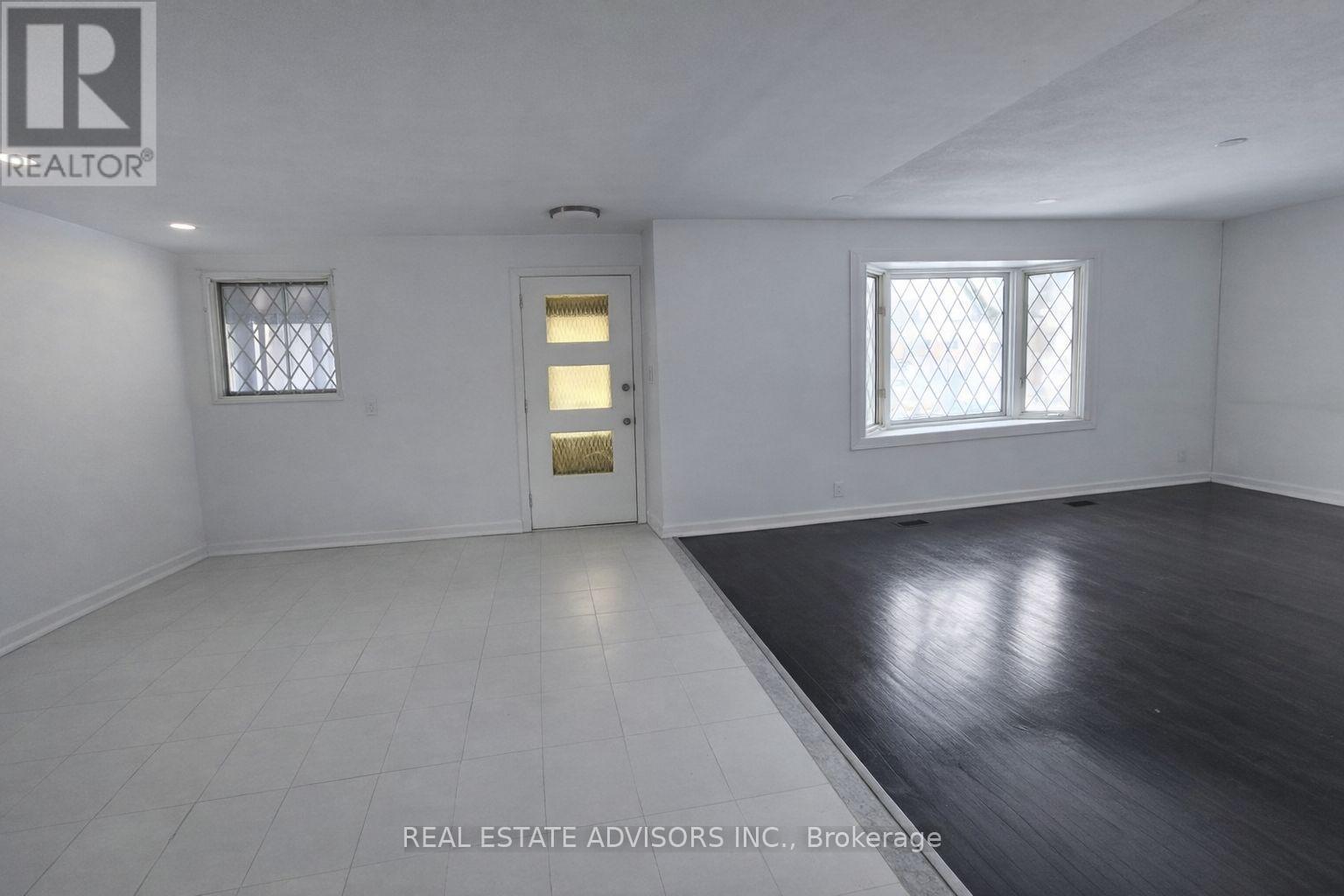 712 Annland Street, Pickering, Ontario  L1W 1B4 - Photo 3 - E12751510