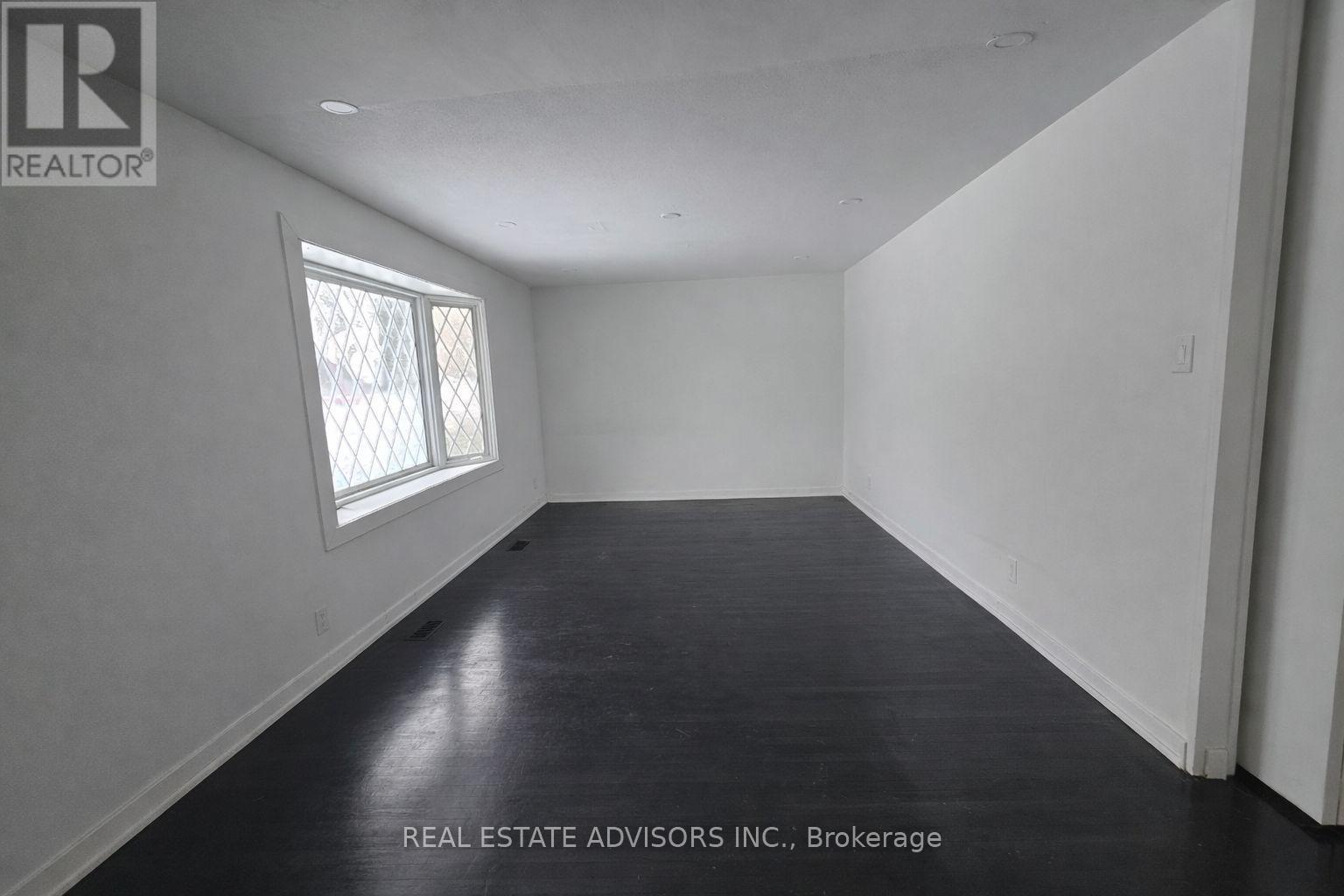 712 Annland Street, Pickering, Ontario  L1W 1B4 - Photo 4 - E12751510