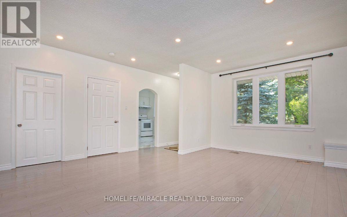 49 Thorncroft Crescent, Ajax, Ontario  L1S 2S1 - Photo 5 - E12751544