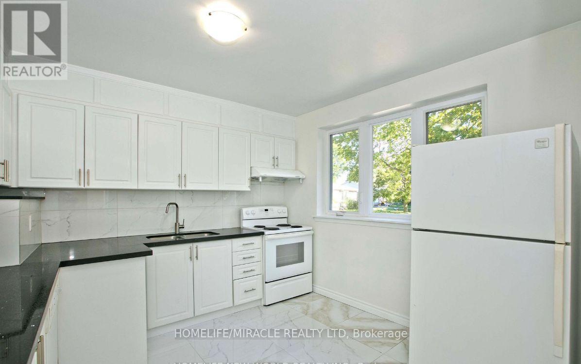 49 Thorncroft Crescent, Ajax, Ontario  L1S 2S1 - Photo 7 - E12751544