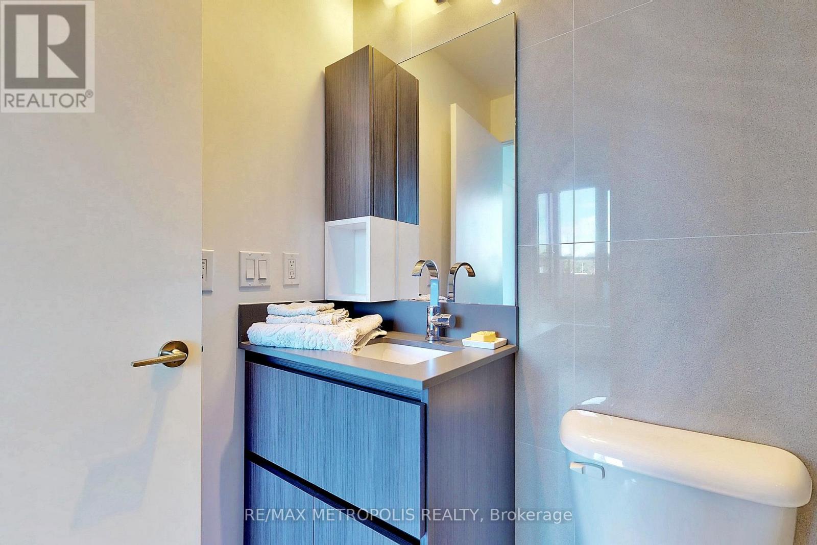 201 - 25 Baseball Place, Toronto, Ontario  M4M 0E7 - Photo 15 - E12751548