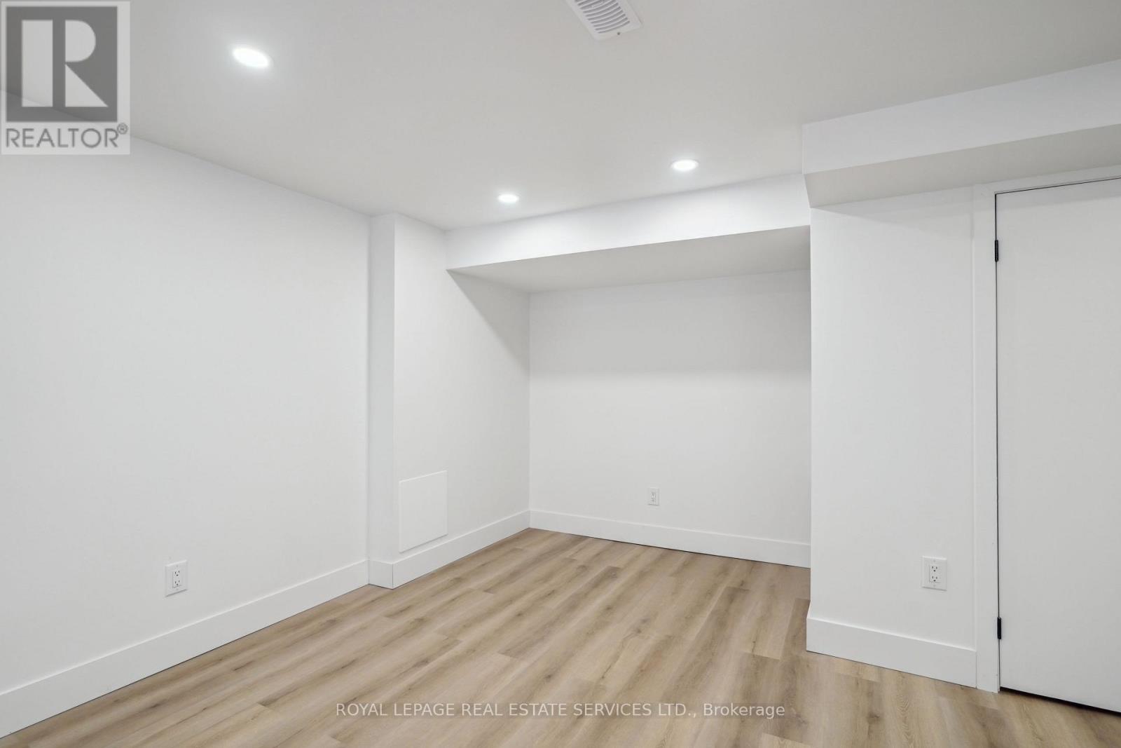 Suite B - 1 Yorkview Drive, Toronto, Ontario  M8Z 2E7 - Photo 7 - W12751454