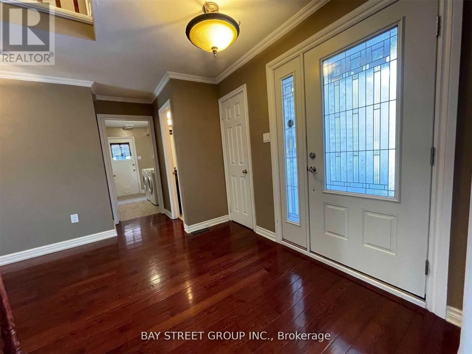 2079 Pineview Drive, Oakville, Ontario  L6H 5M5 - Photo 5 - W12751456