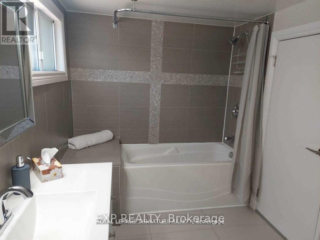 2587 Burslem Road S, Mississauga, Ontario  L5A 2R5 - Photo 3 - W12751500