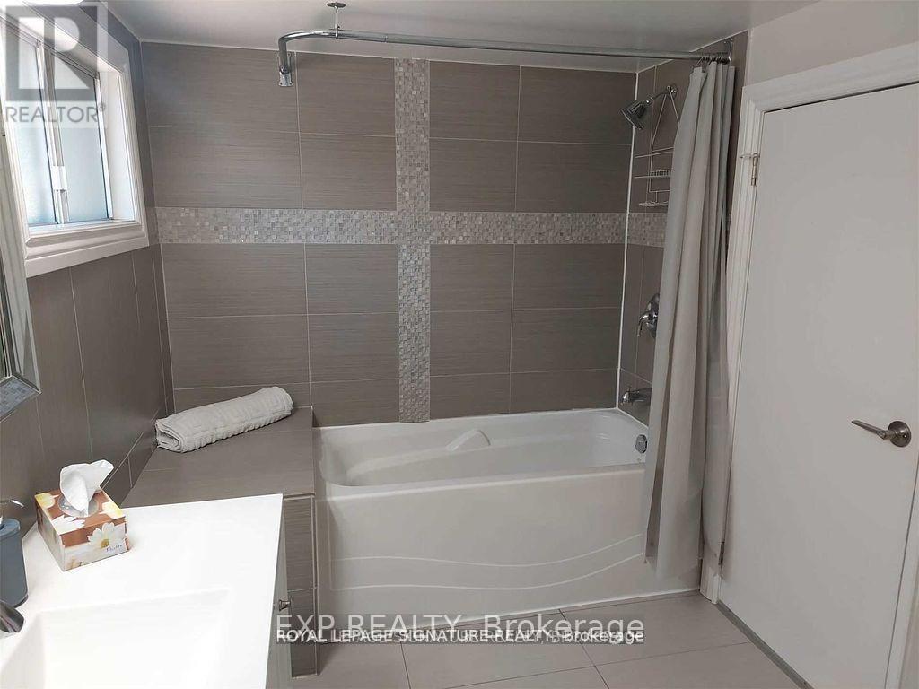 2587 Burslem Road S, Mississauga, Ontario  L5A 2R5 - Photo 4 - W12751500