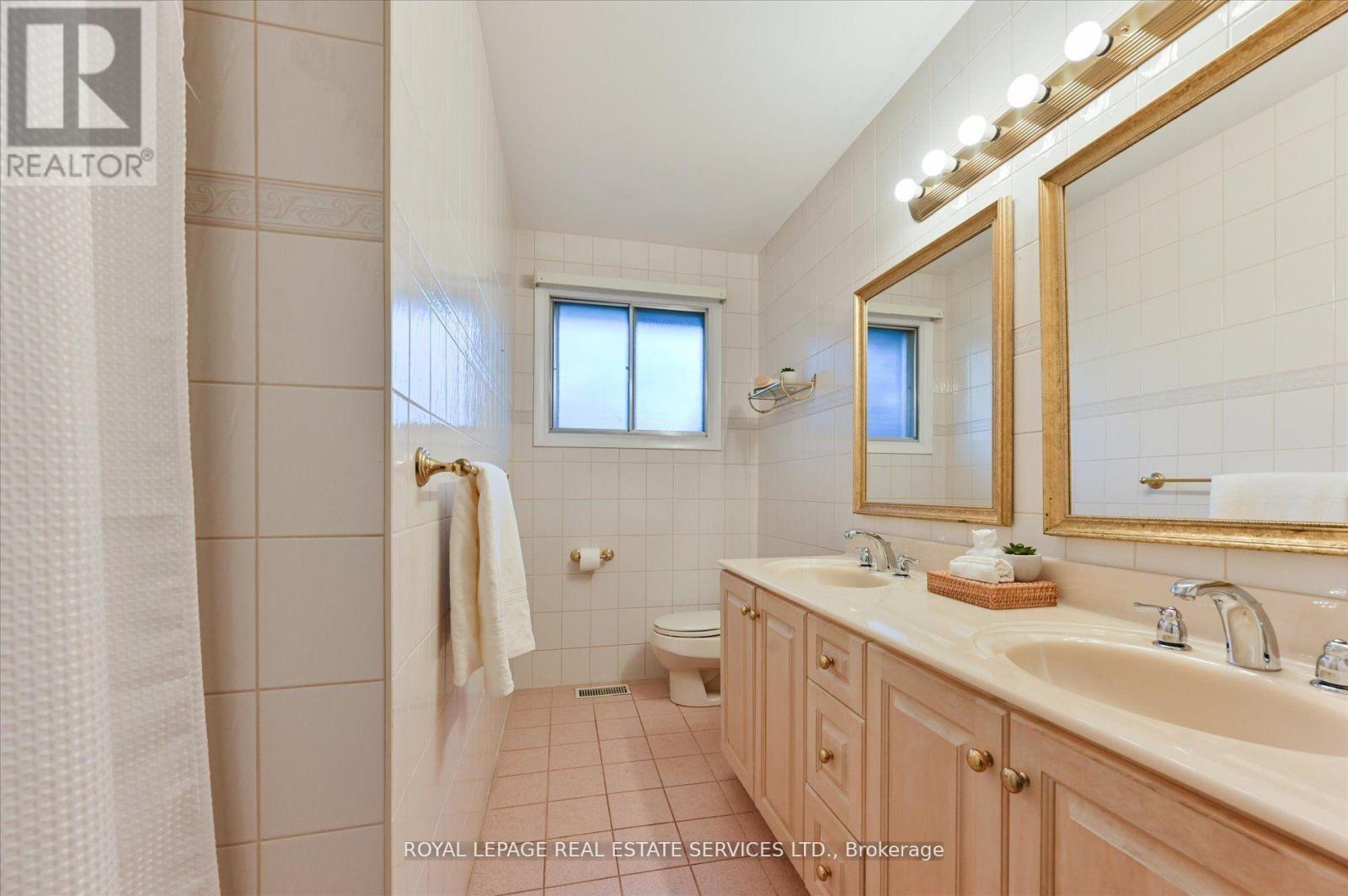 20 Widdicombe Hill, Toronto (Willowridge-Martingrove-Richview), Ontario  M9R 1B3 - Photo 22 - W12751508