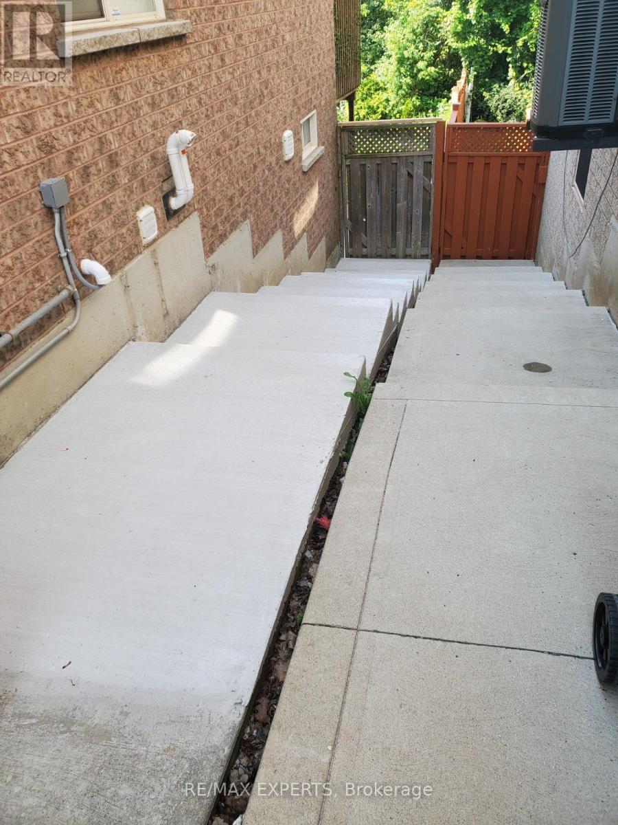 Lower - 43 Eastview Gate, Brampton (Bram East), Ontario  L6P 1M6 - Photo 15 - W12751516