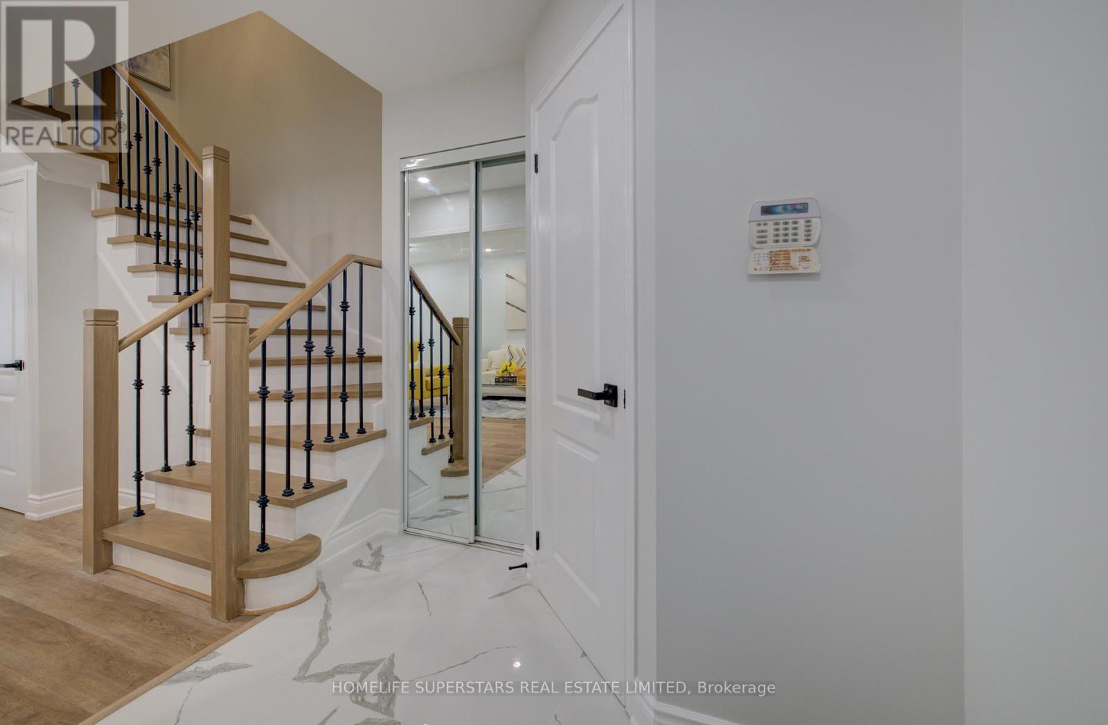 6119 Clover Ridge Crescent, Mississauga, Ontario  L5N 7B2 - Photo 4 - W12751522