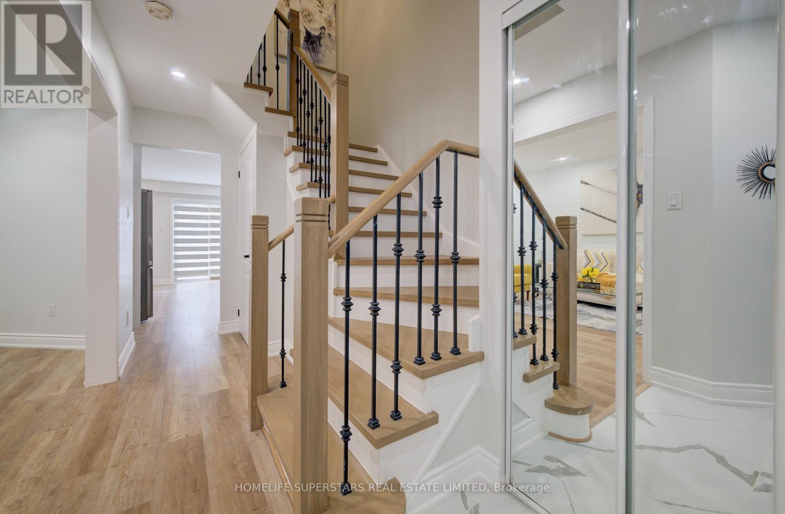 6119 Clover Ridge Crescent, Mississauga, Ontario  L5N 7B2 - Photo 5 - W12751522