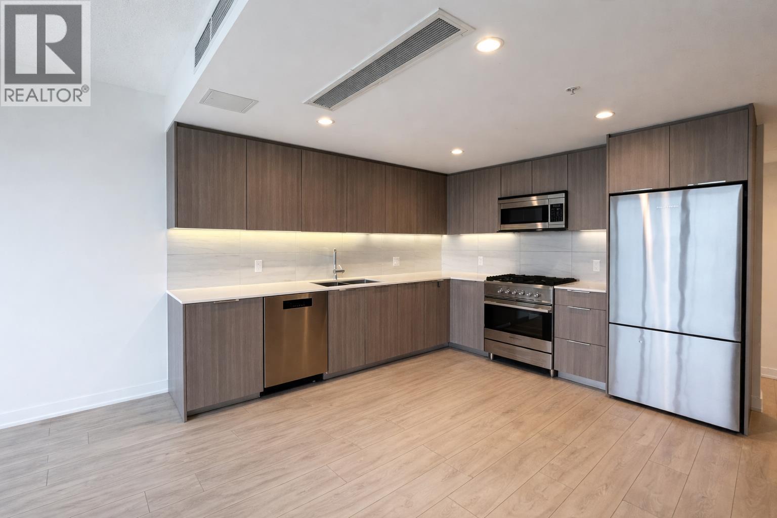 405 1401 Hunter Street, North Vancouver, British Columbia  V7J 0E2 - Photo 3 - R3085063