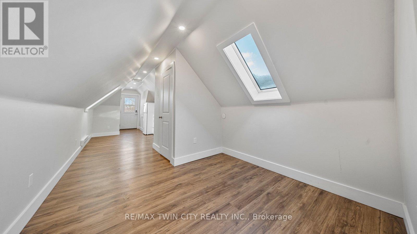 Upper - 50 Arthur Street, Brantford, Ontario  N3S 3H6 - Photo 12 - X12751530