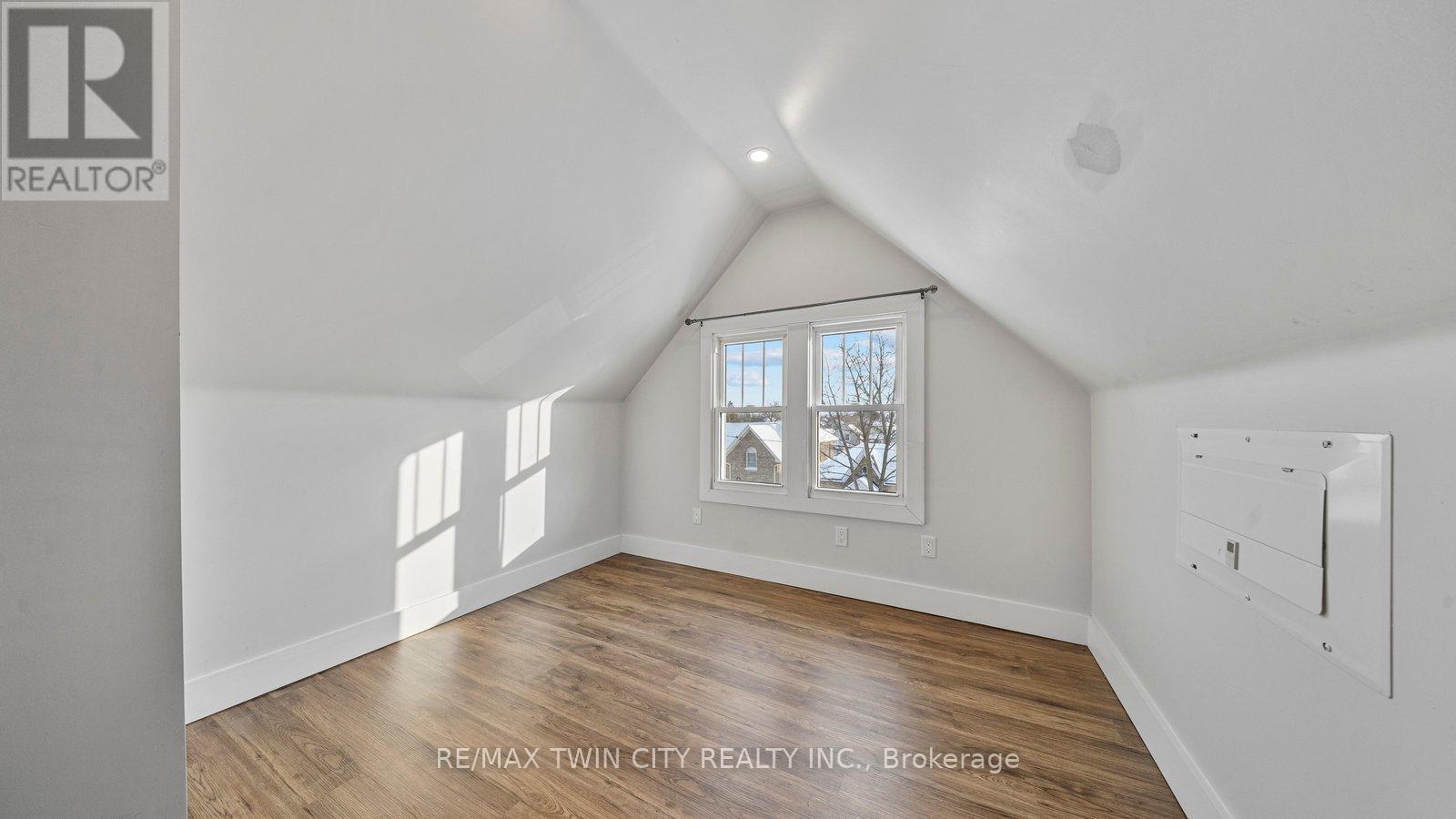 Upper - 50 Arthur Street, Brantford, Ontario  N3S 3H6 - Photo 13 - X12751530