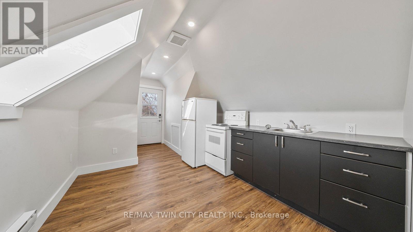 Upper - 50 Arthur Street, Brantford, Ontario  N3S 3H6 - Photo 9 - X12751530