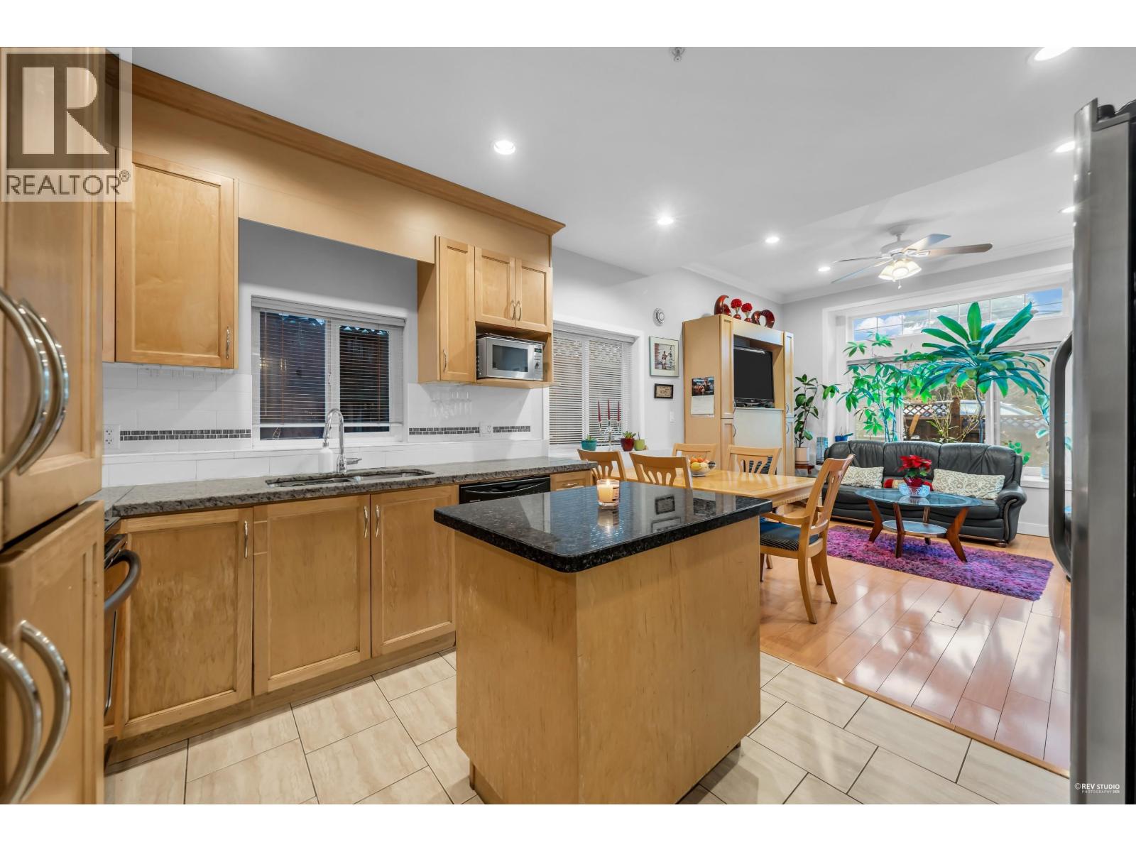 312 Strand Avenue, New Westminster, British Columbia  V3L 3J2 - Photo 10 - R3085352