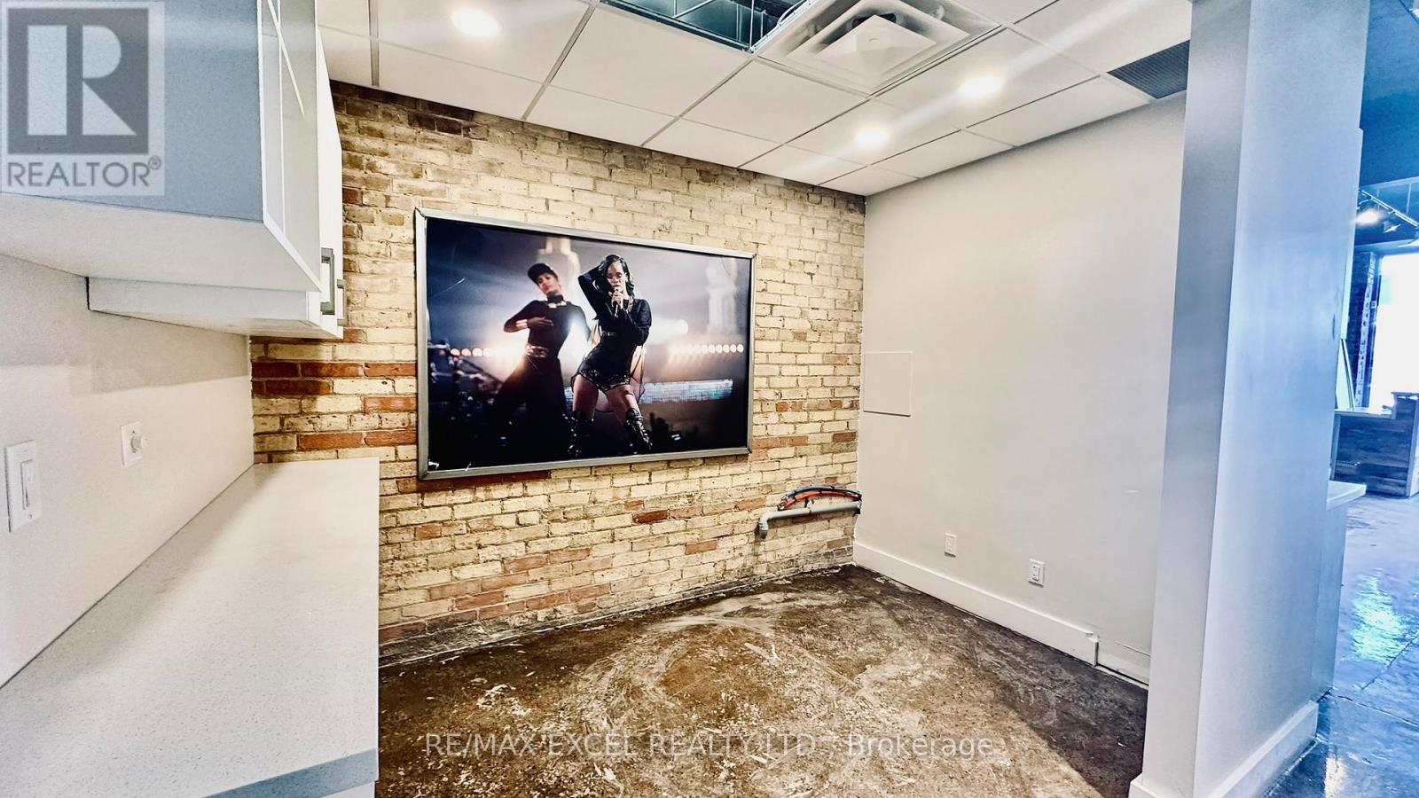 Main #2 - 685 Queen Street W, Toronto, Ontario  M6J 1E6 - Photo 5 - C12544368