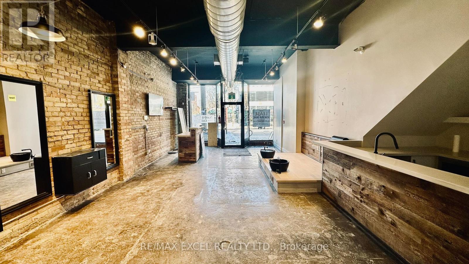 Main #2 - 685 Queen Street W, Toronto, Ontario  M6J 1E6 - Photo 3 - C12544368