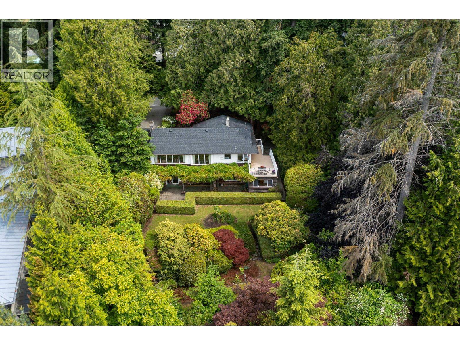 2912 Rosebery Avenue, West Vancouver, British Columbia  V7V 3A6 - Photo 1 - R3085823