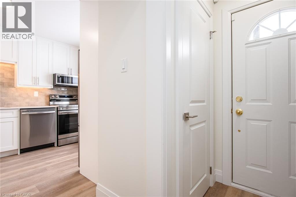 27 Queenston Drive, Kitchener, Ontario N2B 2T8 - Photo 4 - 40802188