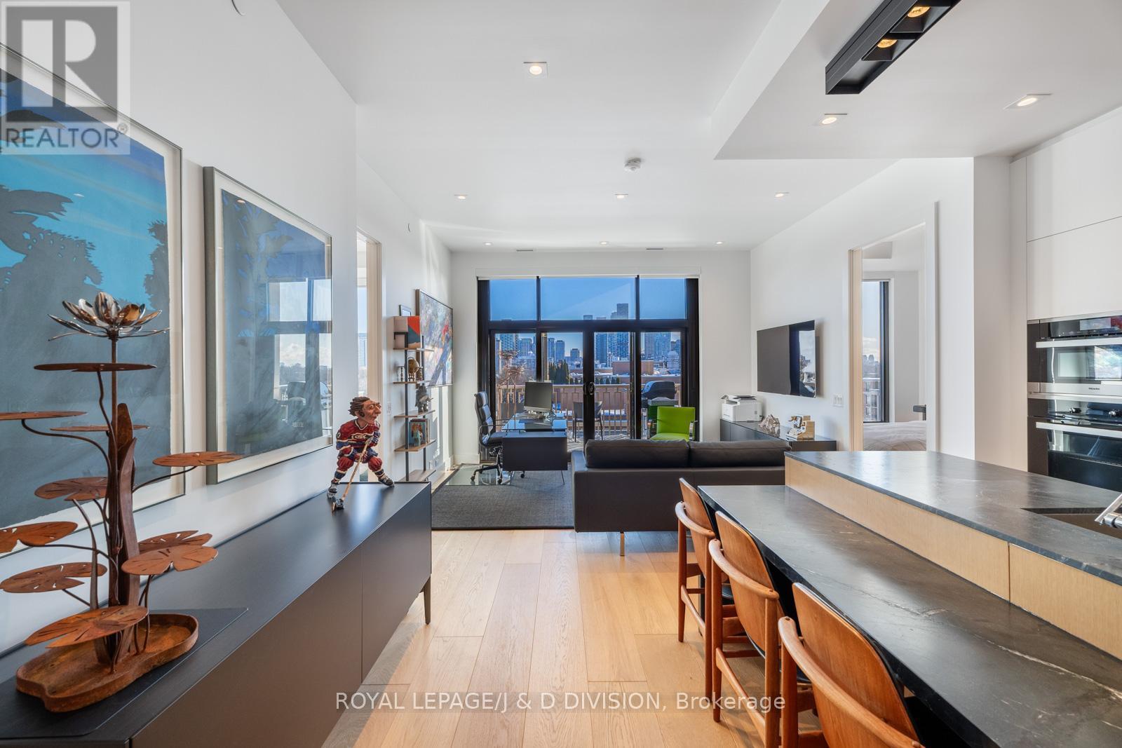 710 - 1 STRATHGOWAN AVENUE, Toronto, Ontario