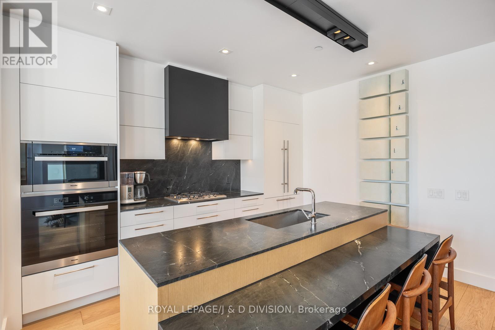 710 - 1 Strathgowan Avenue, Toronto, Ontario  M4N 0B3 - Photo 11 - C12751560