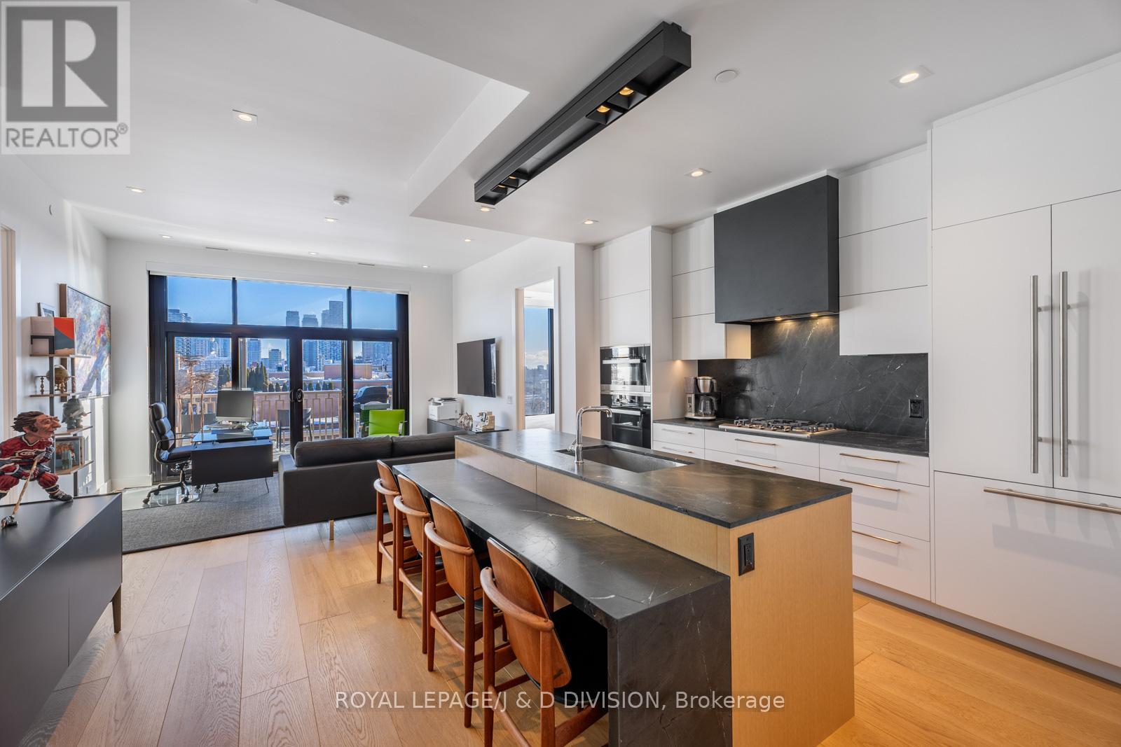 710 - 1 Strathgowan Avenue, Toronto, Ontario  M4N 0B3 - Photo 4 - C12751560