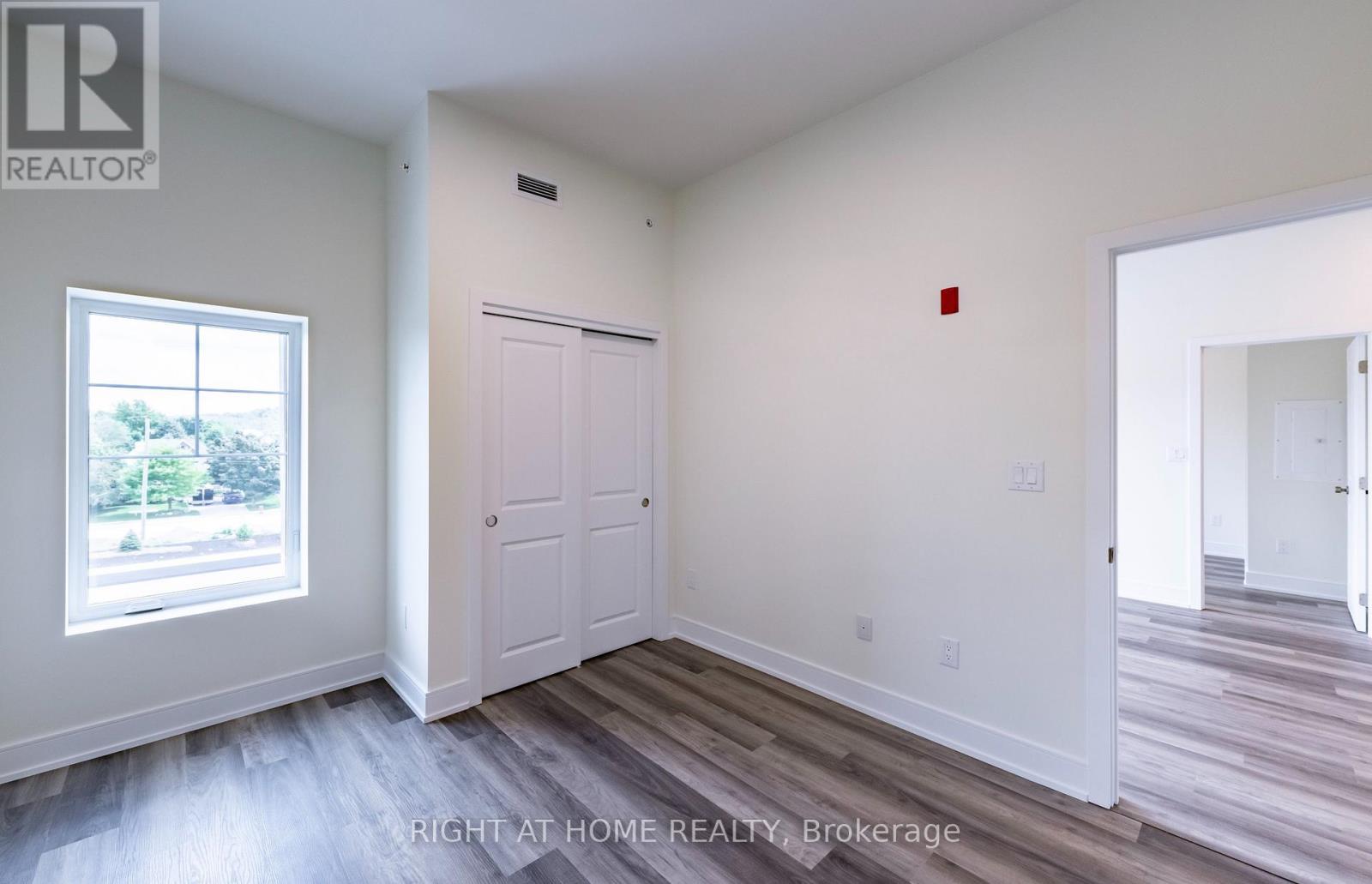 321 - 121 Mary Street, Clearview, Ontario  L0M 1G0 - Photo 10 - S12751566