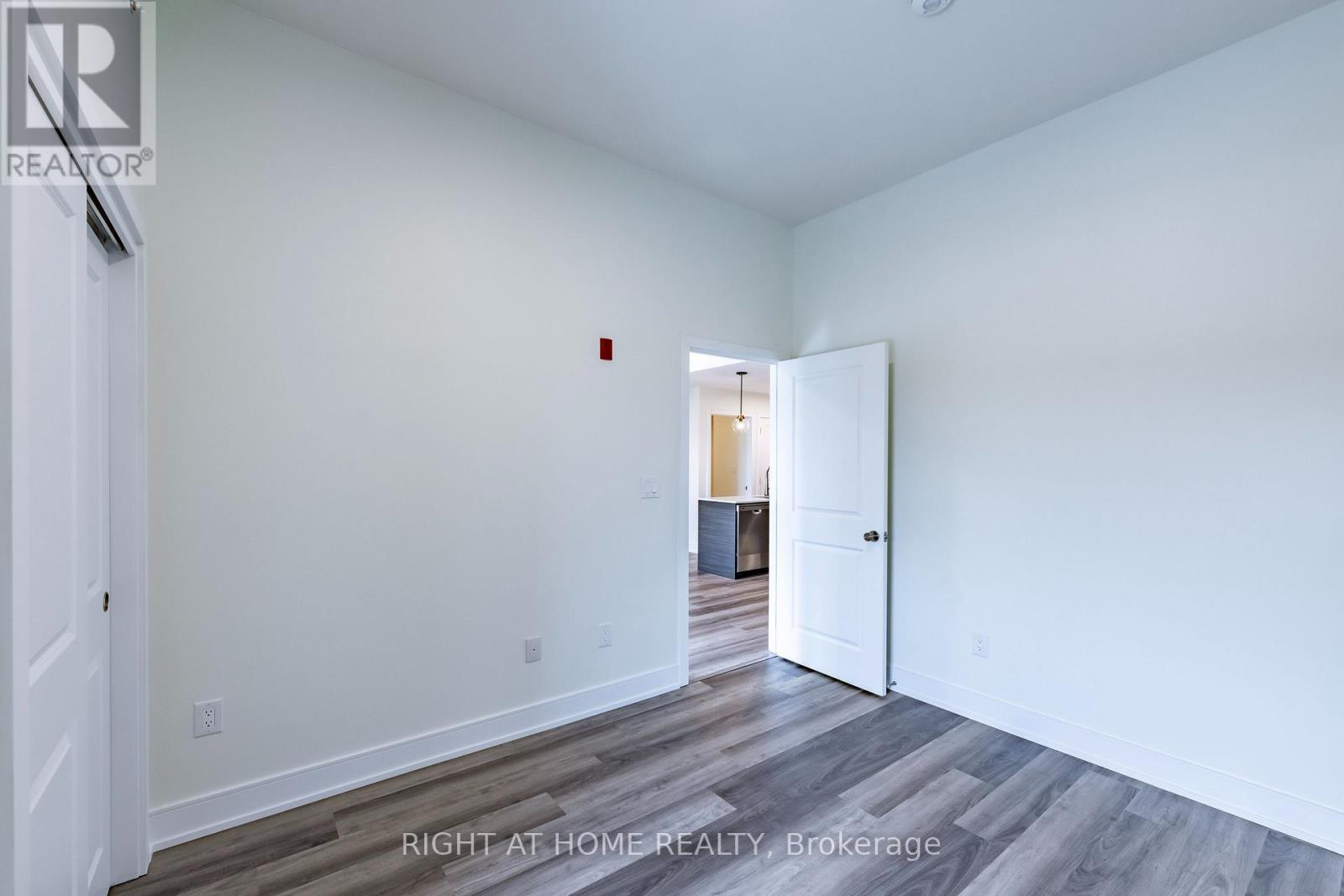 321 - 121 Mary Street, Clearview, Ontario  L0M 1G0 - Photo 11 - S12751566