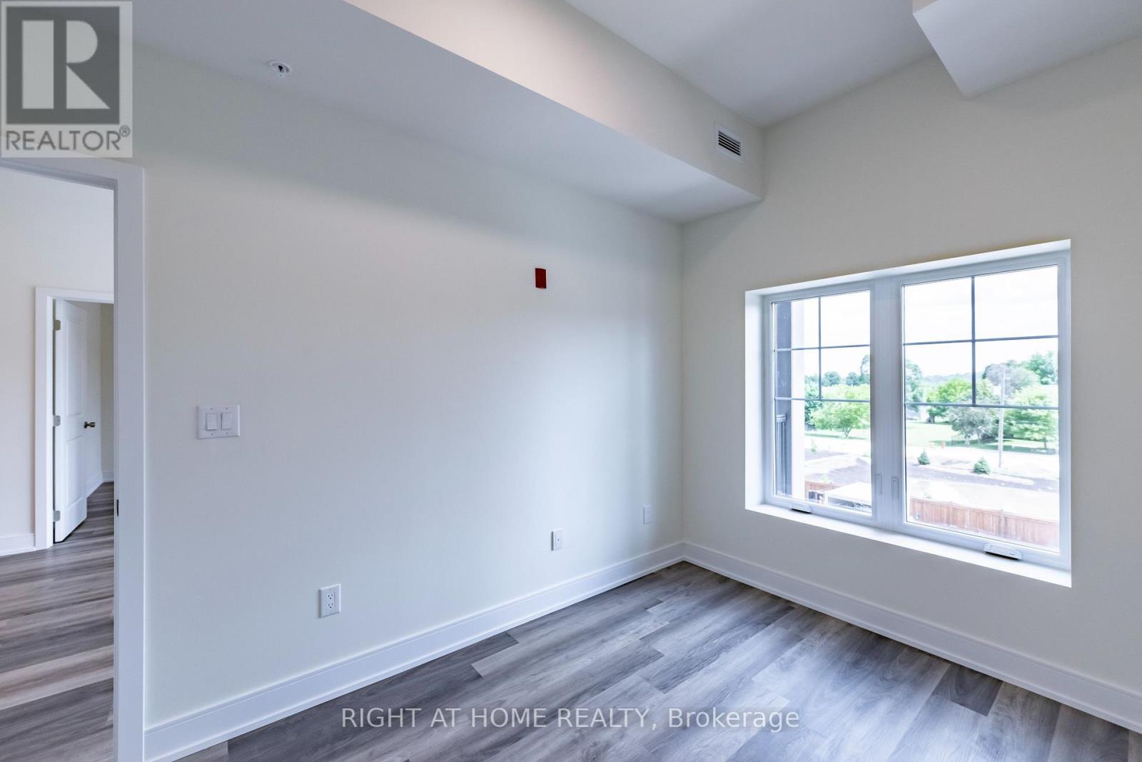 321 - 121 Mary Street, Clearview, Ontario  L0M 1G0 - Photo 13 - S12751566