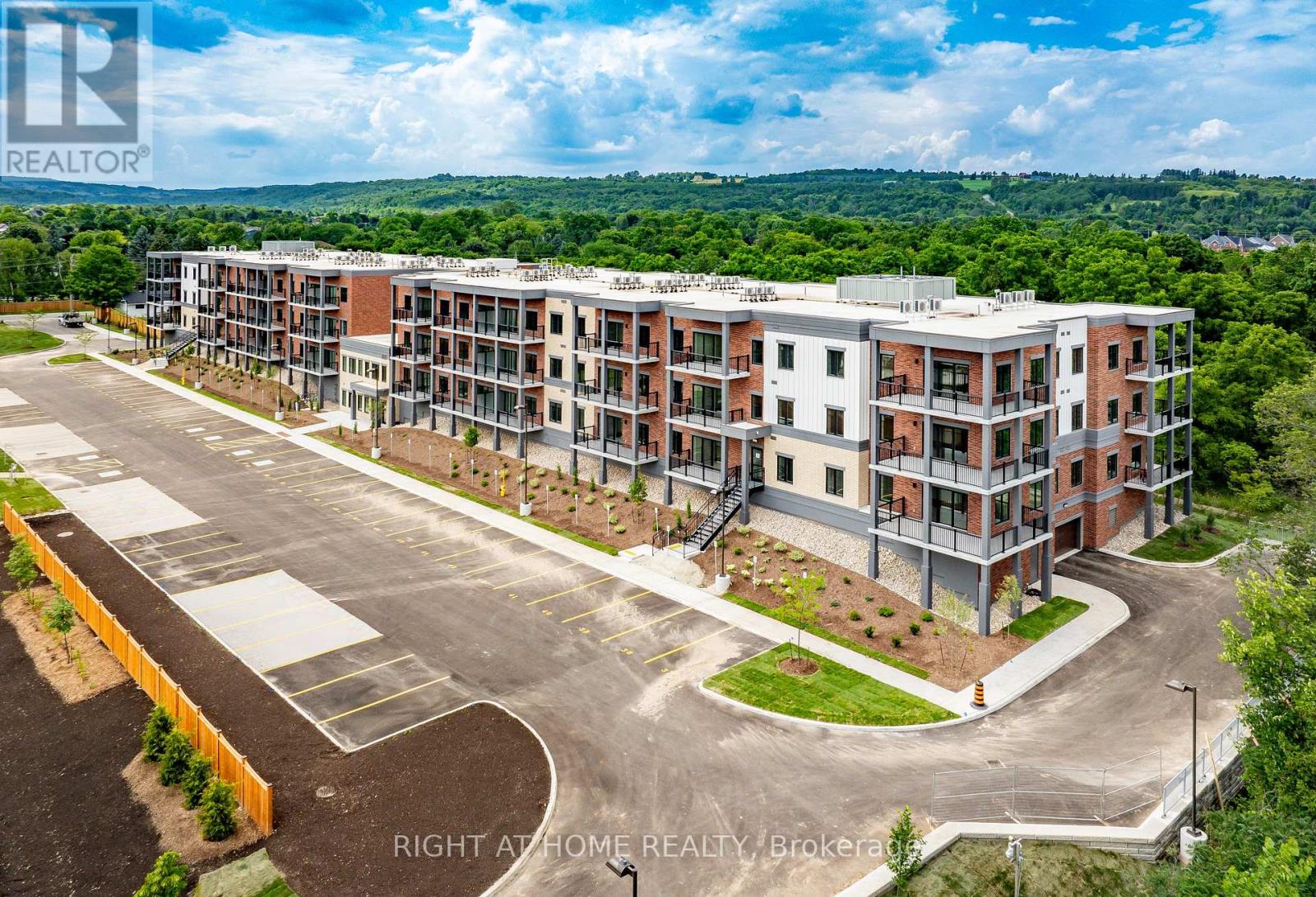 321 - 121 Mary Street, Clearview, Ontario  L0M 1G0 - Photo 2 - S12751566