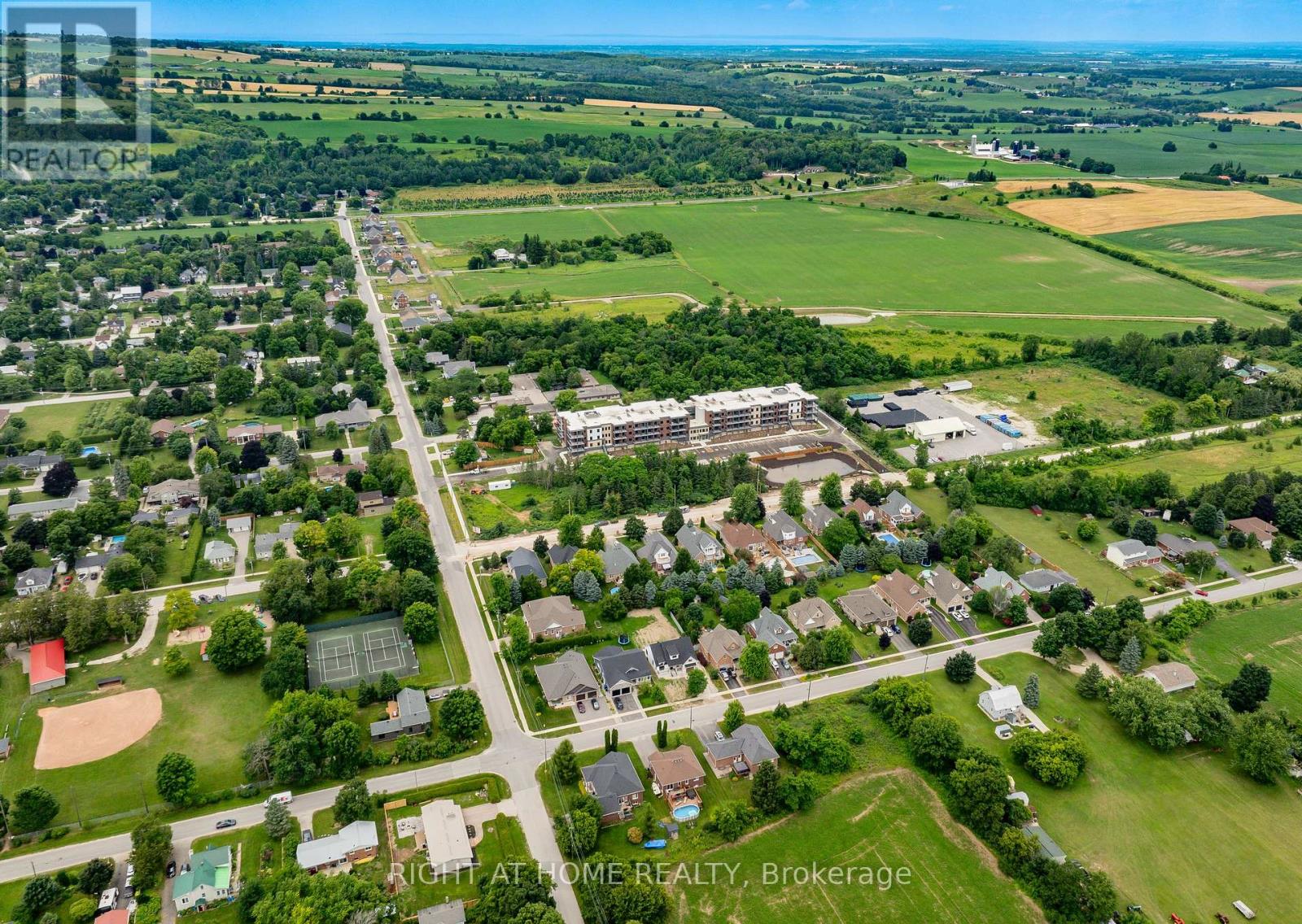 321 - 121 Mary Street, Clearview, Ontario  L0M 1G0 - Photo 6 - S12751566