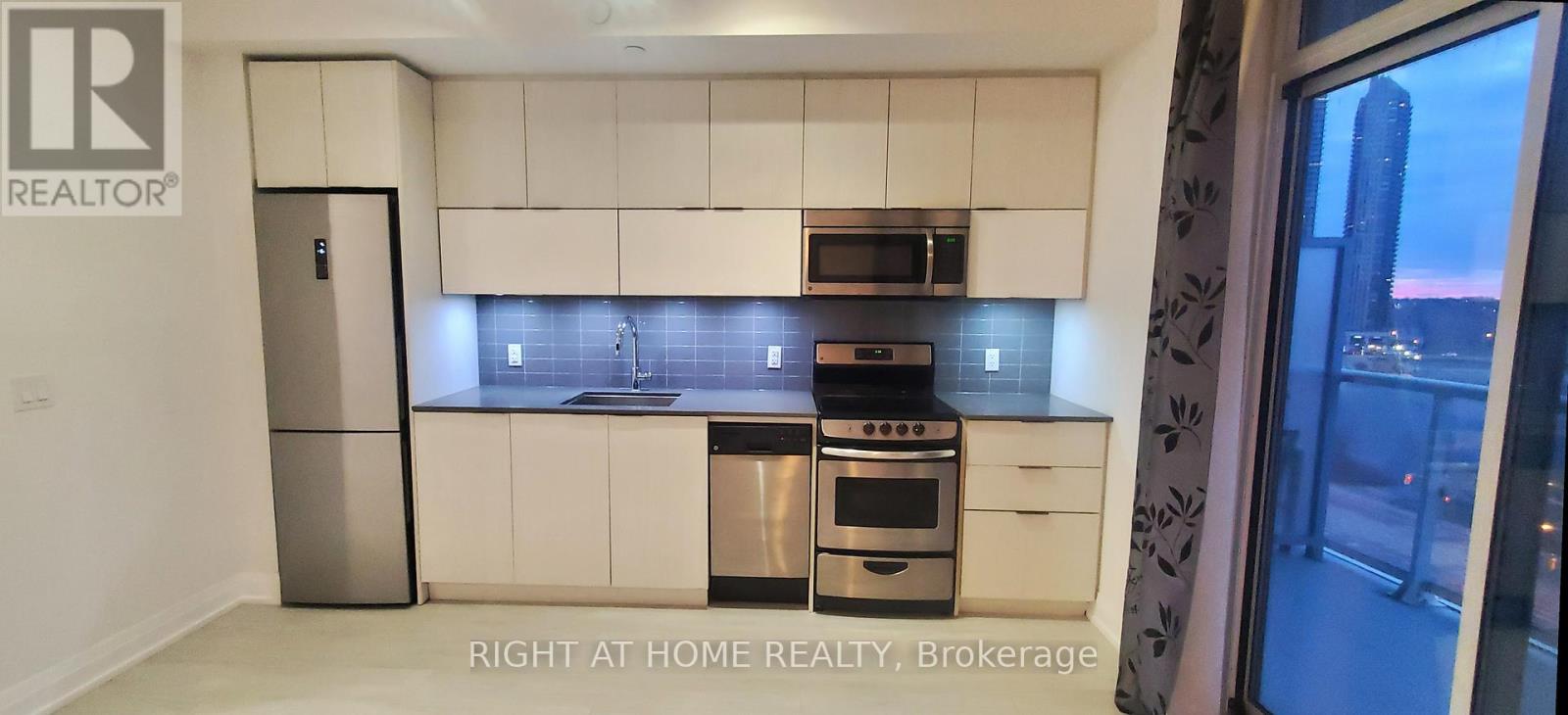 809 - 56 Annie Craig Drive, Toronto, Ontario  M8V 0C8 - Photo 1 - W12751564