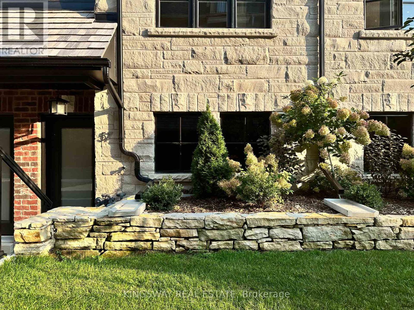 57 - 30 Lunar Crescent, Mississauga, Ontario  L5M 2R5 - Photo 3 - W12751574