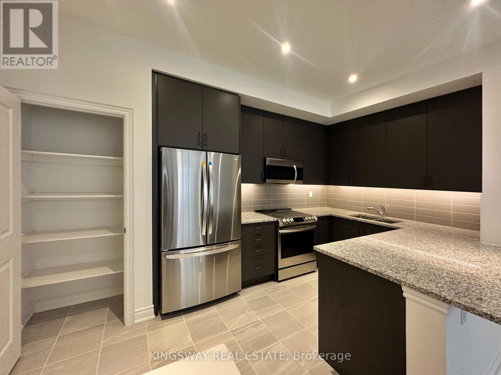 57 - 30 Lunar Crescent, Mississauga, Ontario  L5M 2R5 - Photo 5 - W12751574