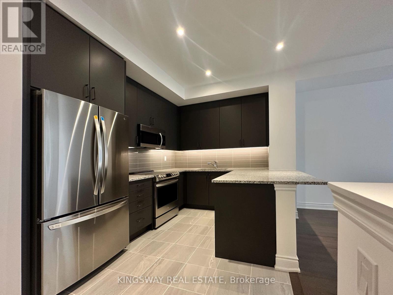 57 - 30 Lunar Crescent, Mississauga, Ontario  L5M 2R5 - Photo 7 - W12751574