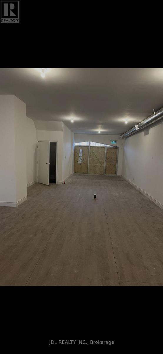 2561 Hurontario Street, Mississauga, Ontario  L5A 2G4 - Photo 2 - W12751578