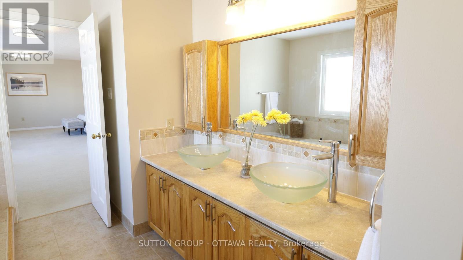 22 Appaloosa Drive N, Ottawa, Ontario  K2M 1N7 - Photo 6 - X12751636