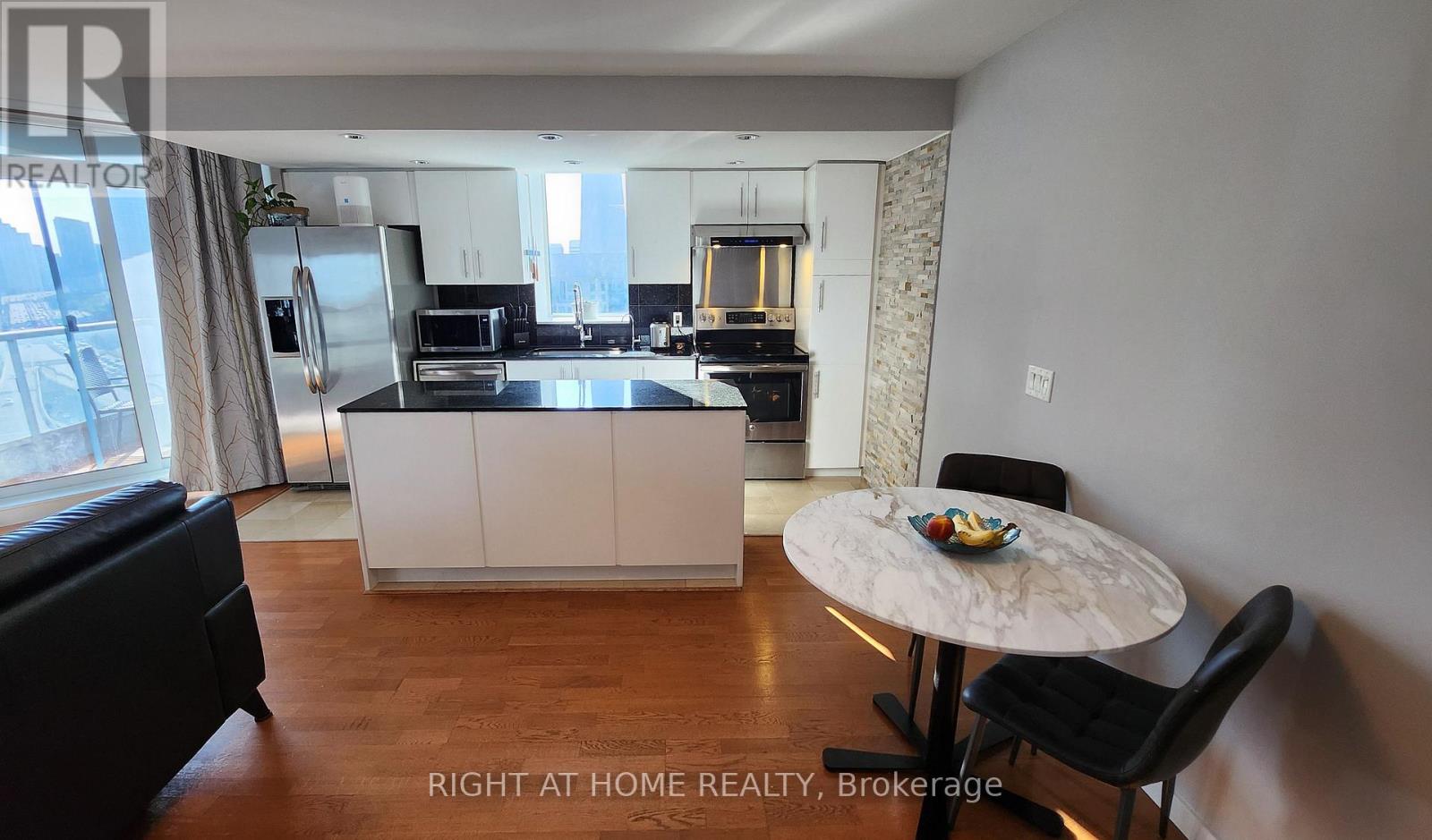 1912 - 8 York Street, Toronto, Ontario  M5J 2Y2 - Photo 10 - C12751628